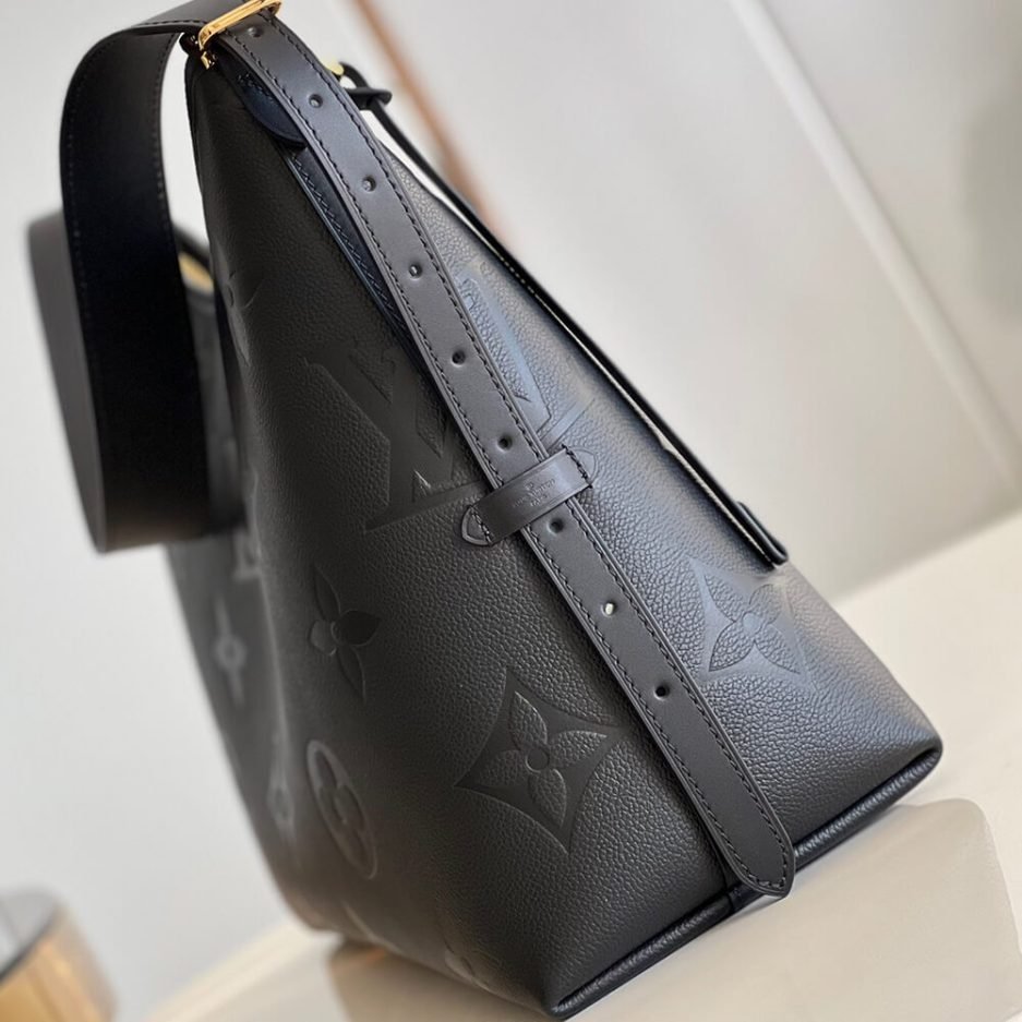 LV CarryAll MM - Image 3