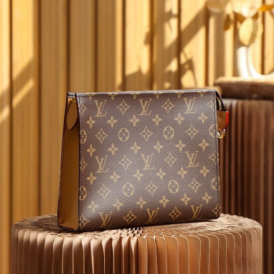 Toiletry Pouch On Chain - Image 5