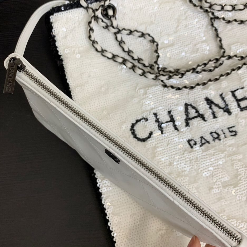 CHANEL SHOPPING BAG - Image 6