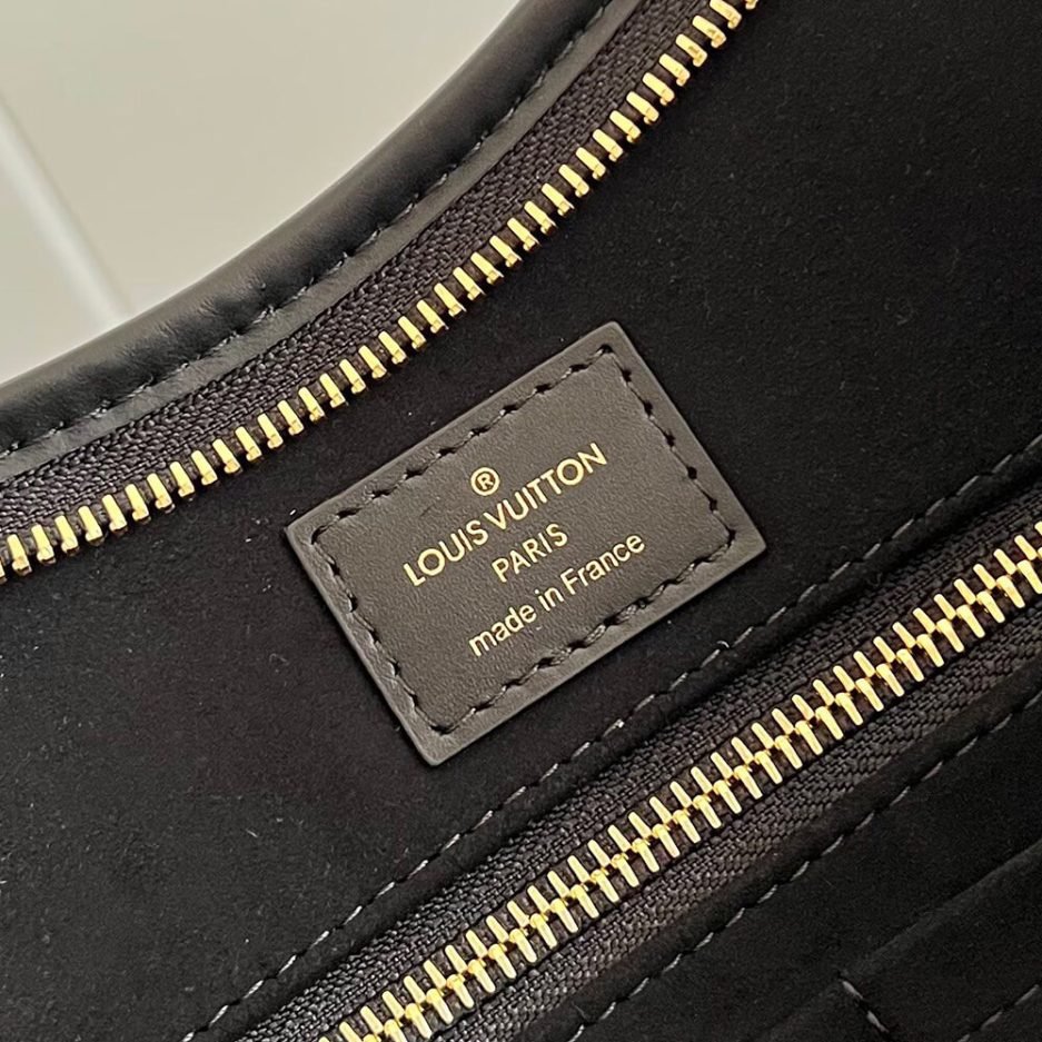 LV CarryAll MM - Image 7