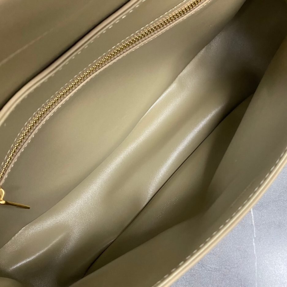 CELINE Medium POLLY bag in soft calfskin - Image 8