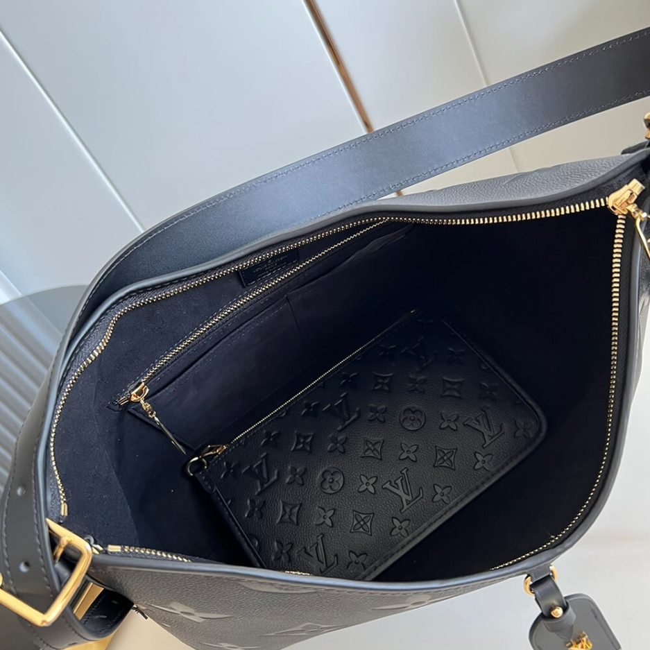 LV CarryAll MM - Image 8