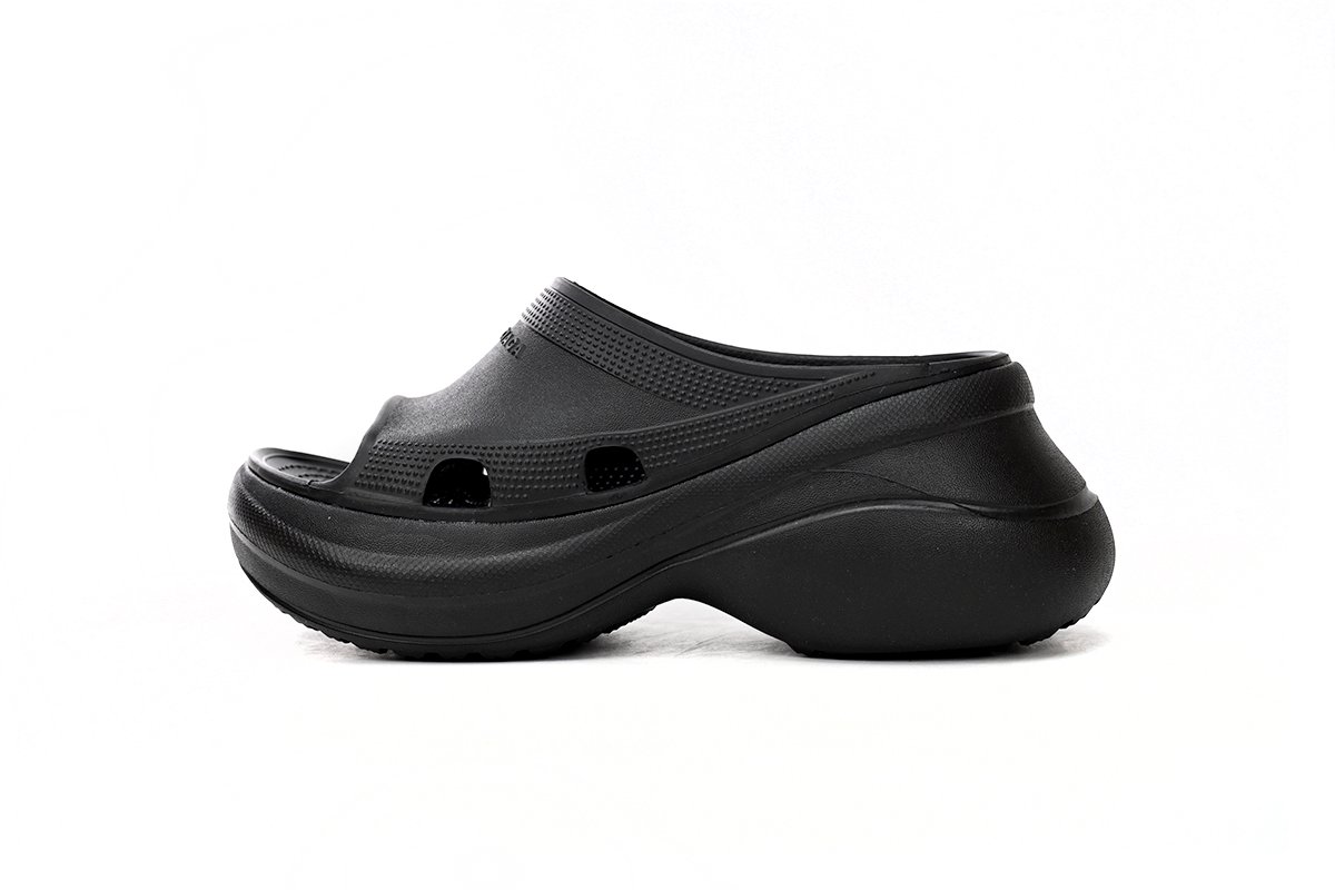 PK God Batch BALENCIAGA Pool Crocs Black 677389 W158E 1000