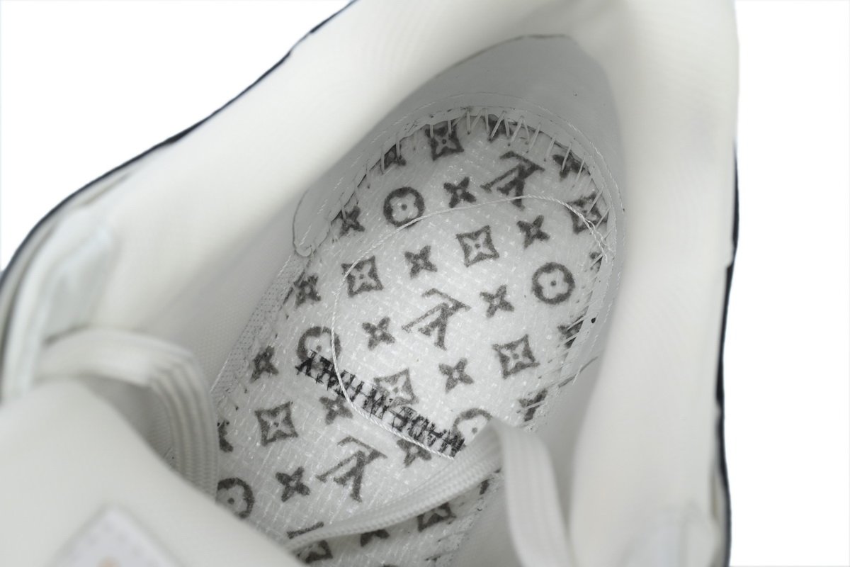 PK God Batch LOUIS VUITTON Trainer Black and White - Image 4