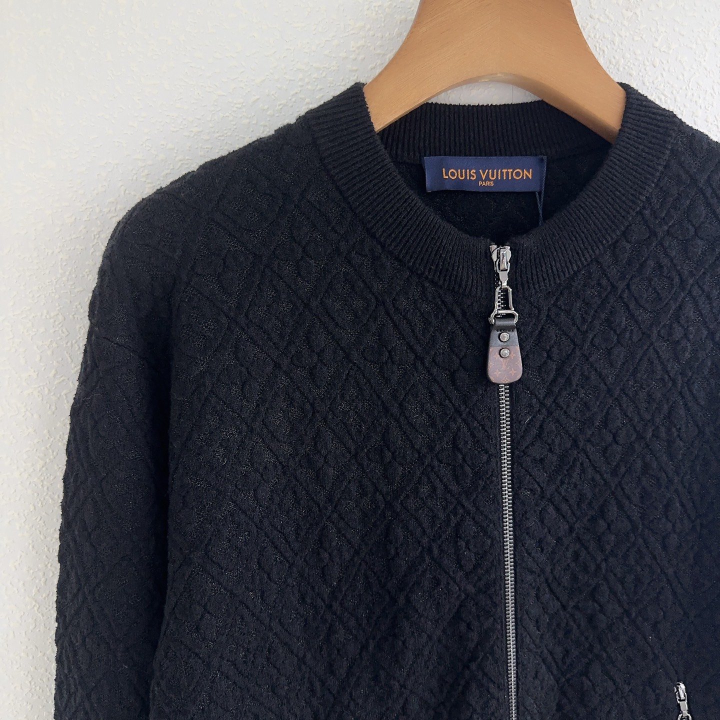LV Zippered pocket knitted cardigan D80106 - Image 4