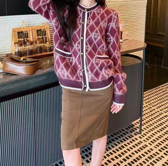 Gucci knitted round-neck sweater with long sleeves D92902 - Image 7