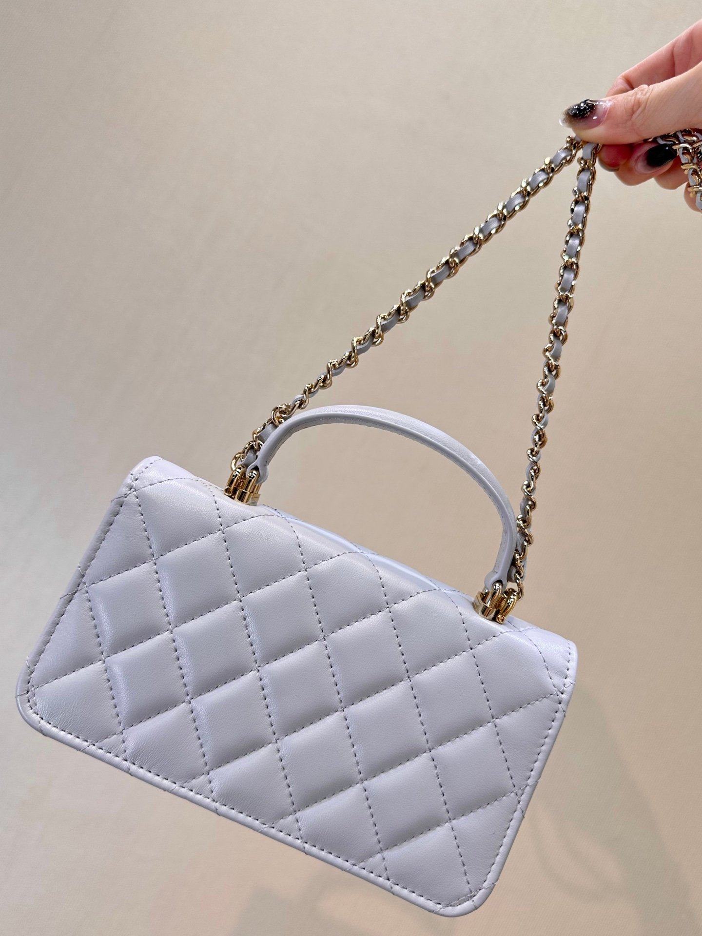 Chanel Classic style handle-type mini chain zipper clasp handbag L91101 - Image 7