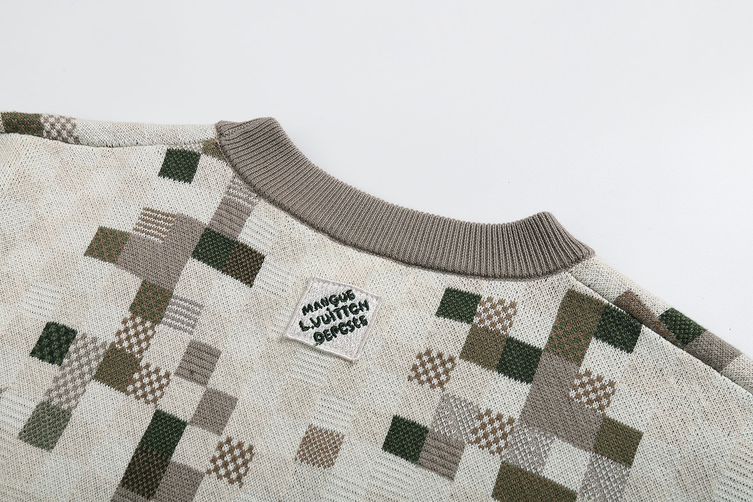 Louis Vuitton Graphic Crewneck 81302 - Image 6