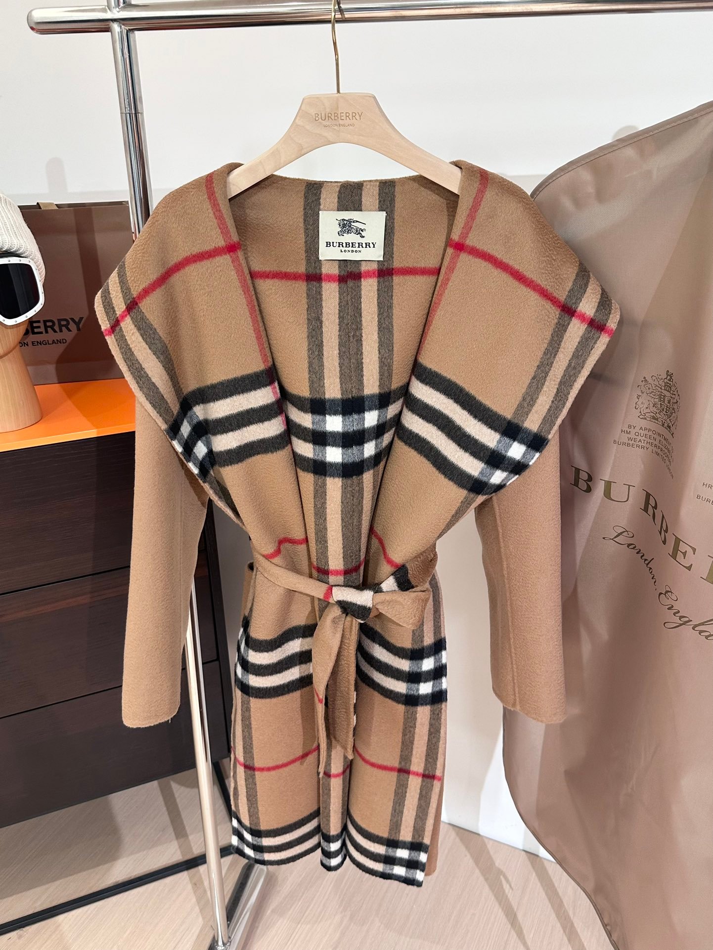 Burberry coat D81901 - Image 7