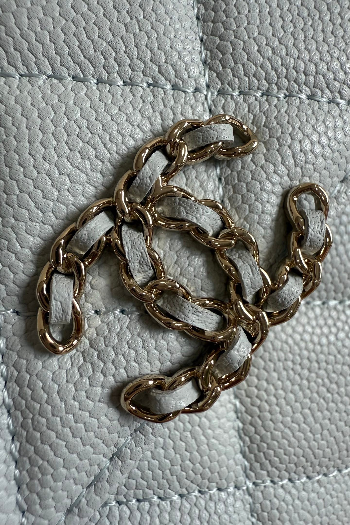 Chanel flip-top chain shoulder bag L90303 - Image 4