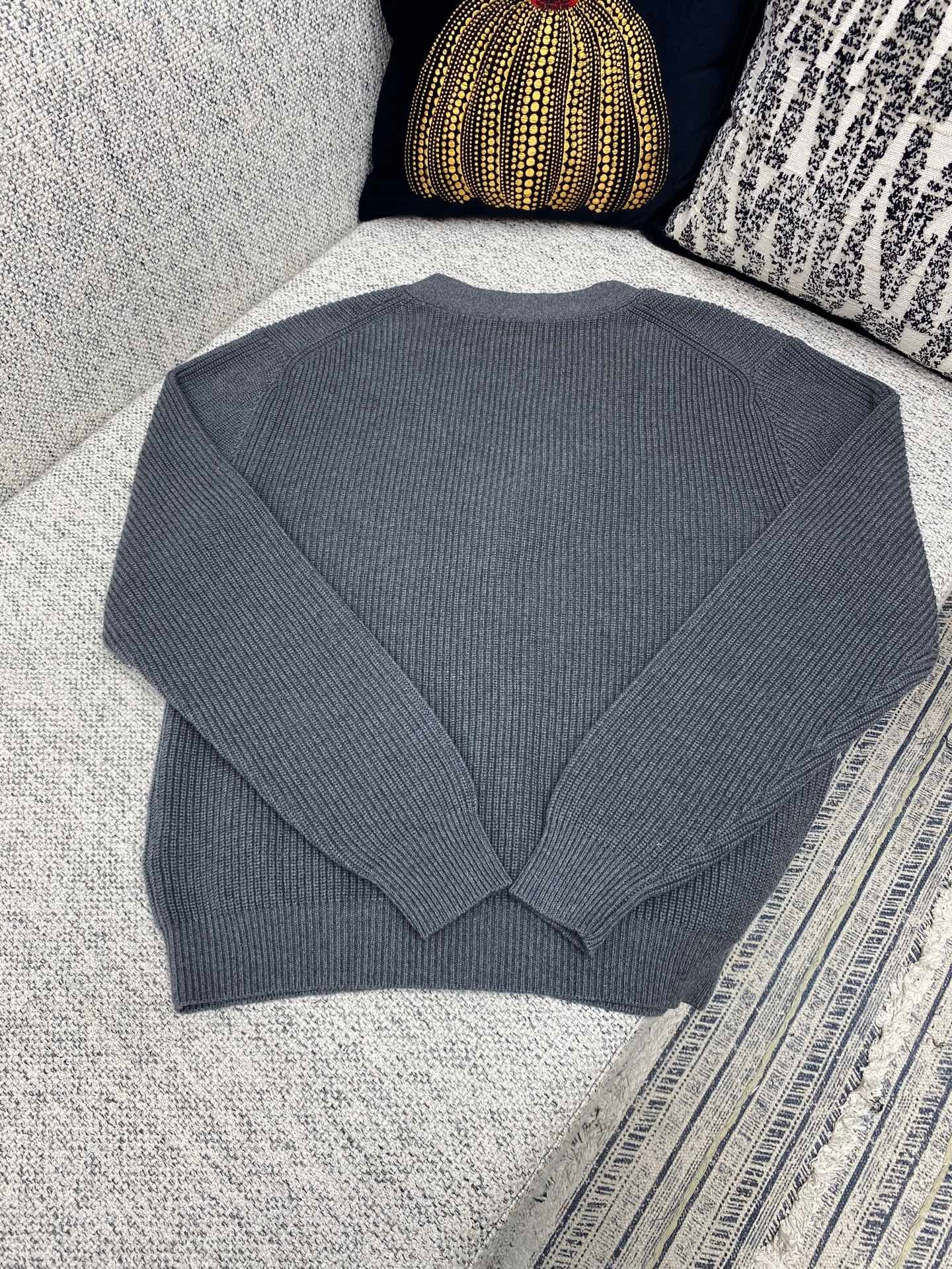 LV new cashmere cardigan 90801 - Image 3