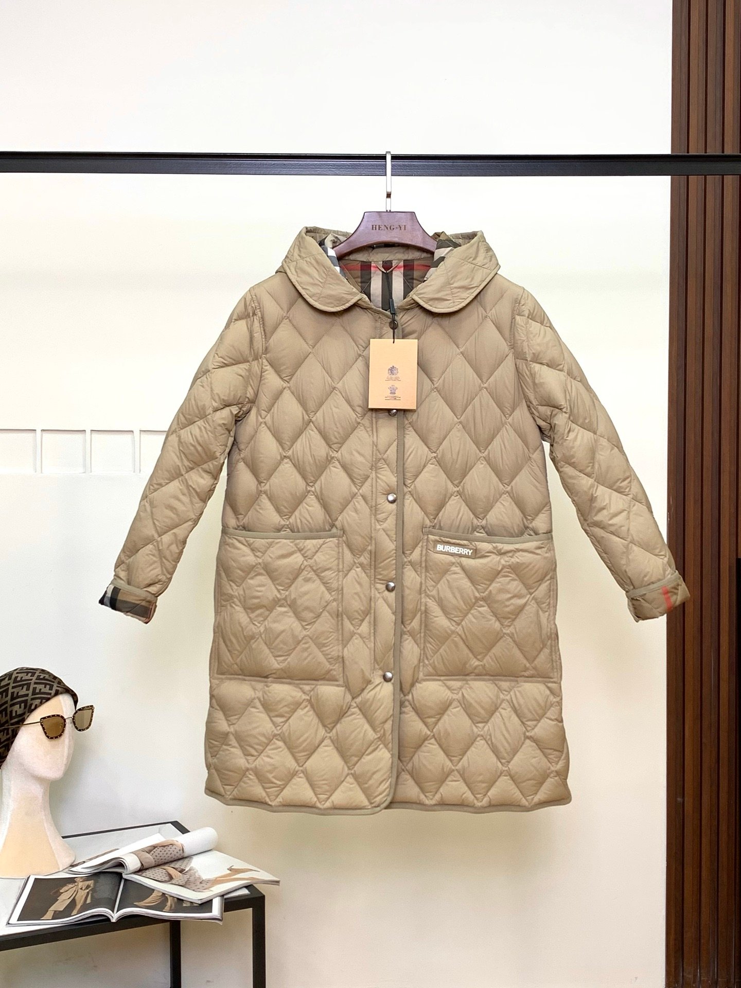Burberry white goose down jacket D91102 - Image 3