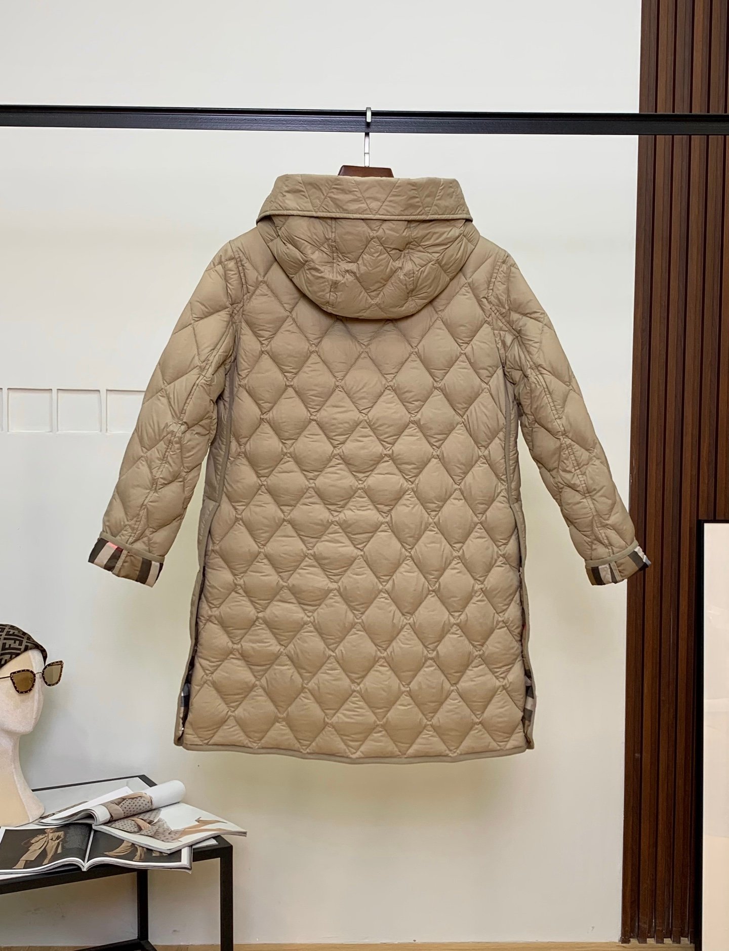 Burberry white goose down jacket D91102 - Image 6