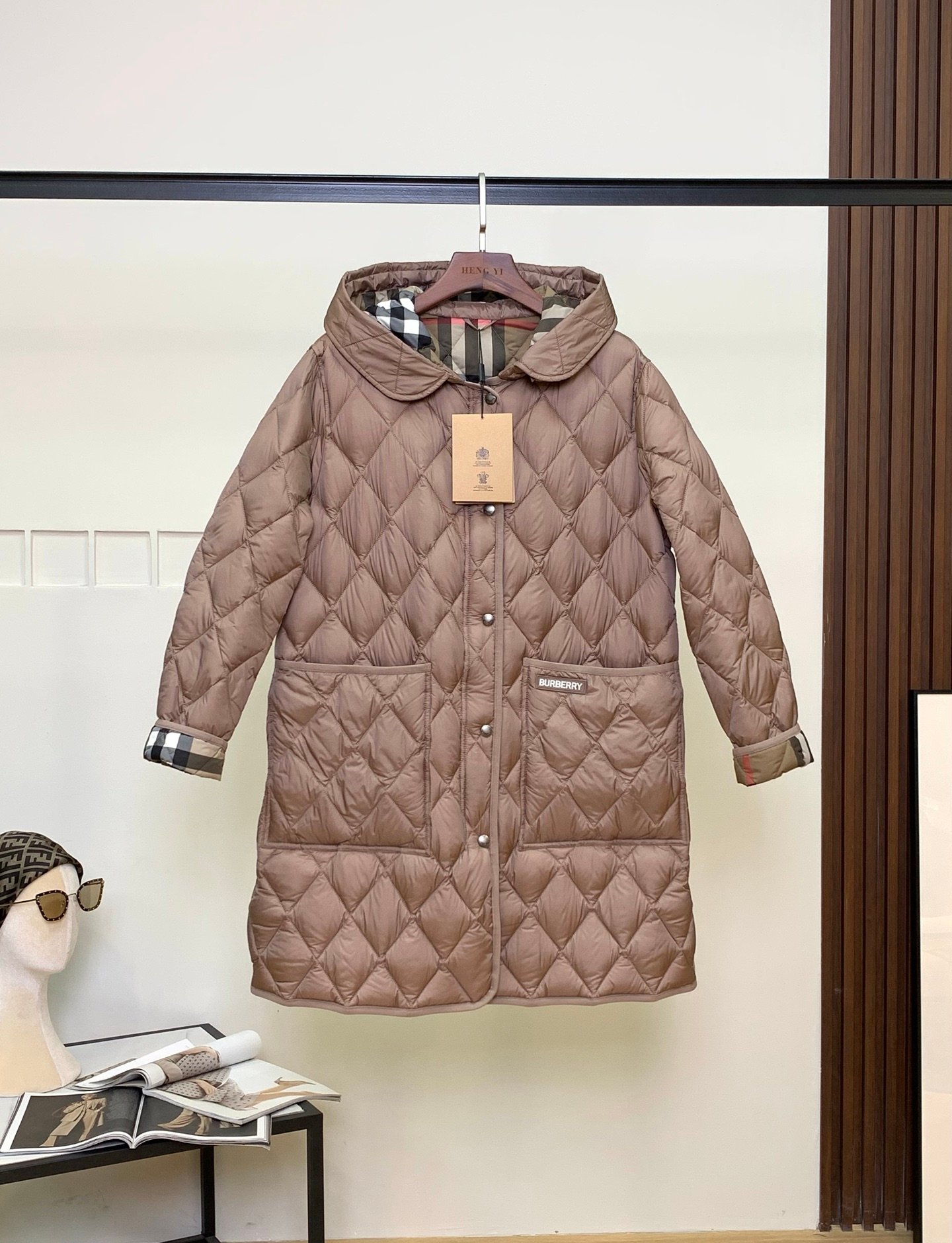 Burberry white goose down jacket D91102 - Image 2