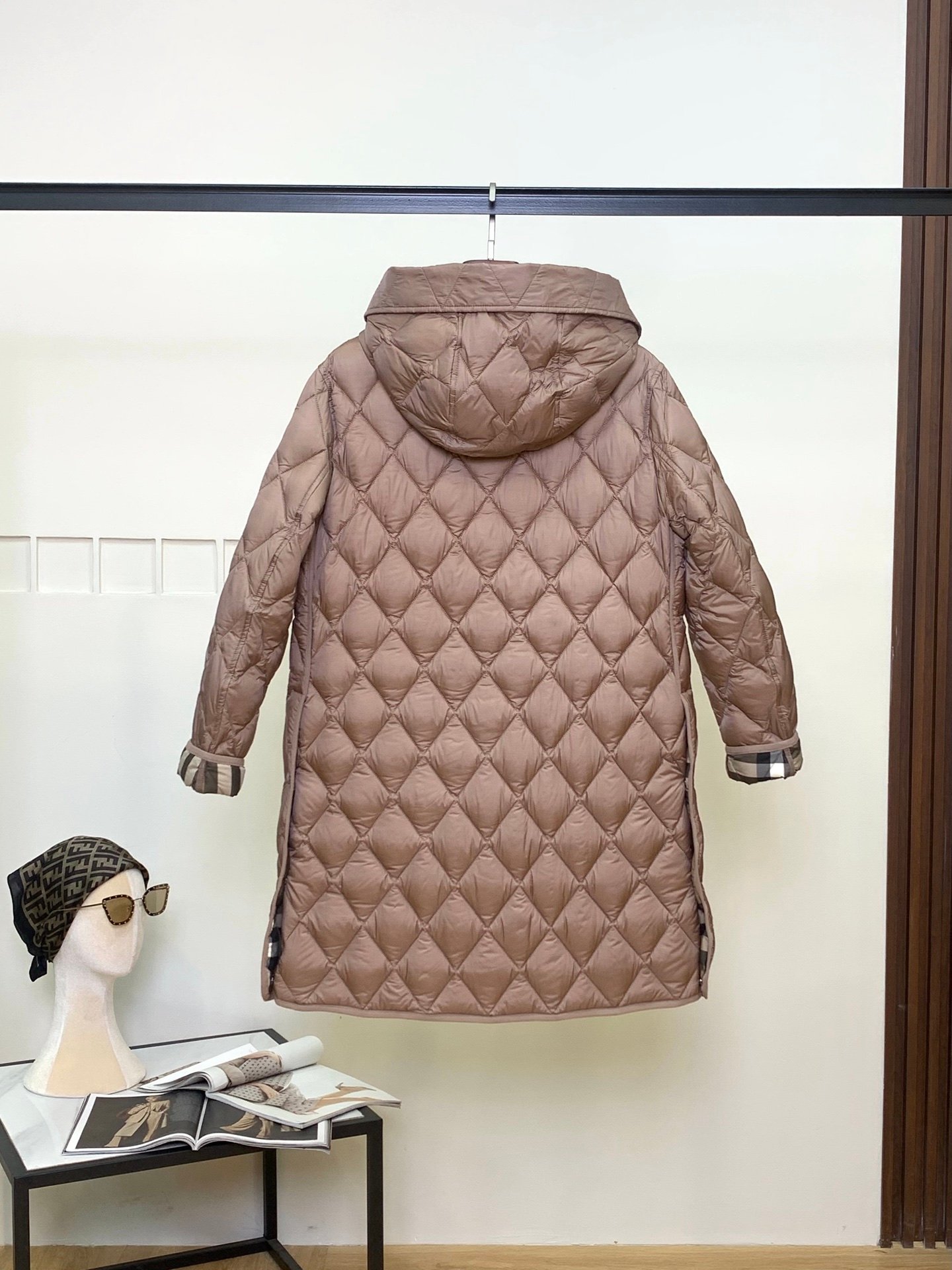 Burberry white goose down jacket D91102 - Image 7