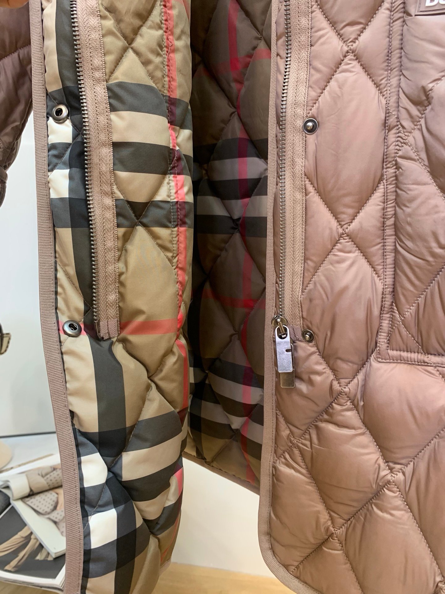 Burberry white goose down jacket D91102 - Image 9