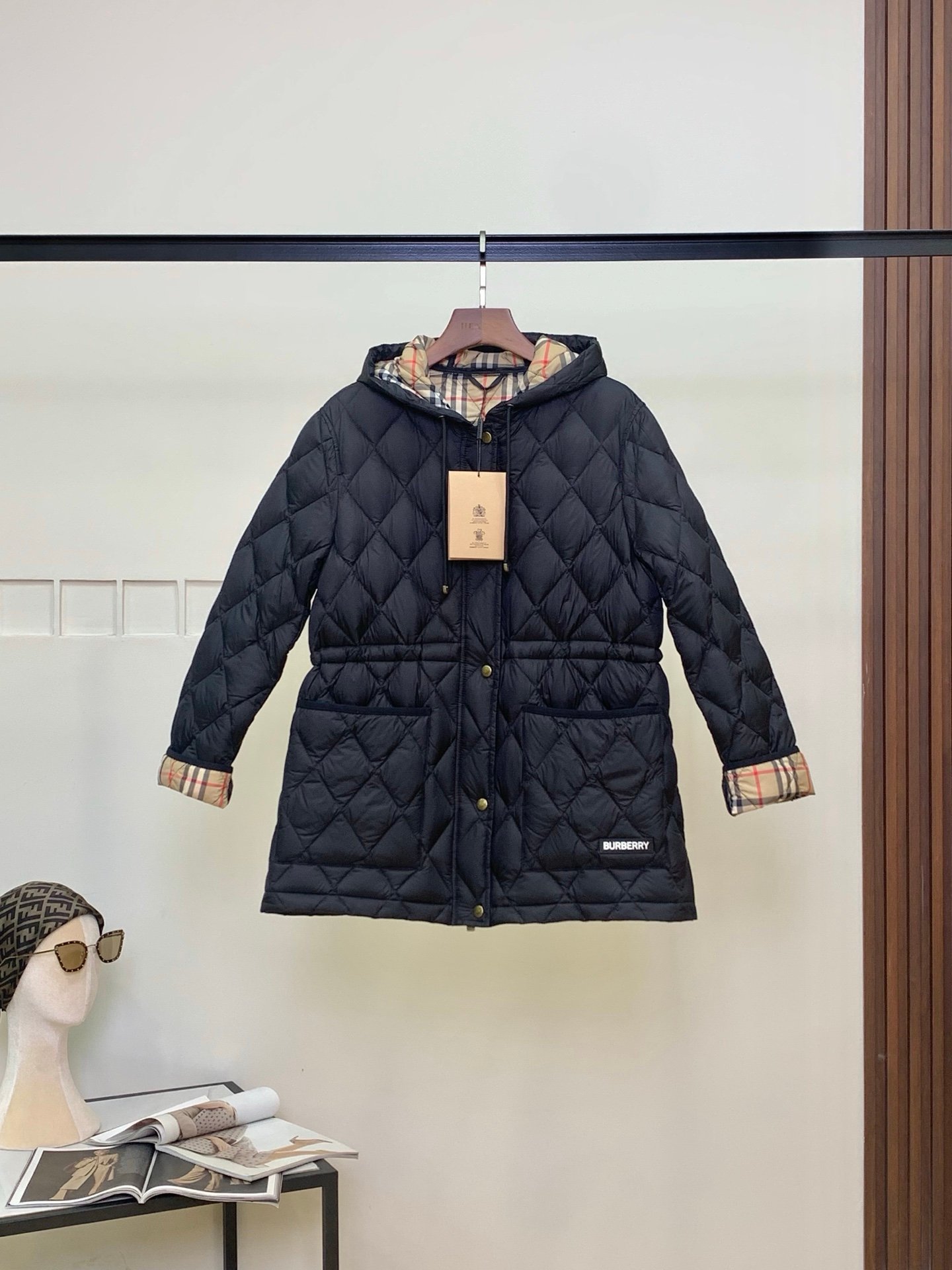 Burberry white goose down jacket D91102 - Image 4