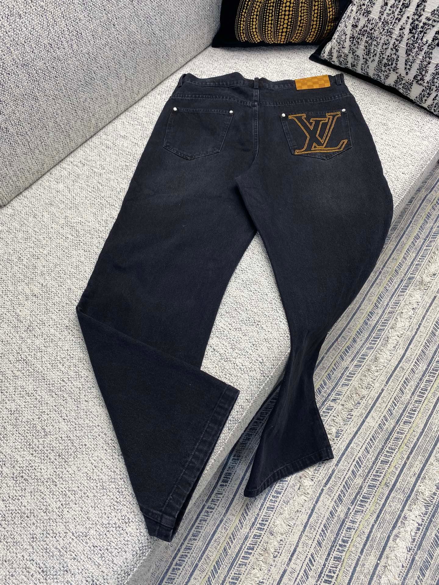LV Skateboarding Jeans 91705 - Image 3