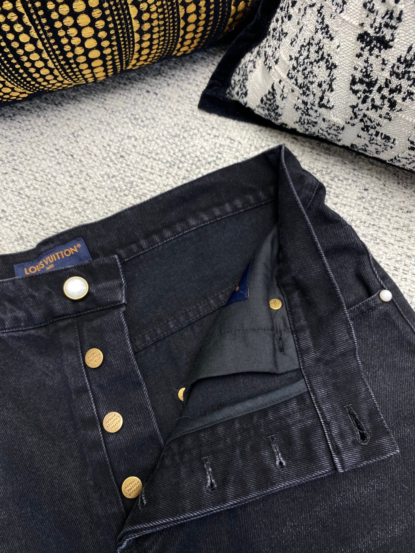 LV Skateboarding Jeans 91705 - Image 5