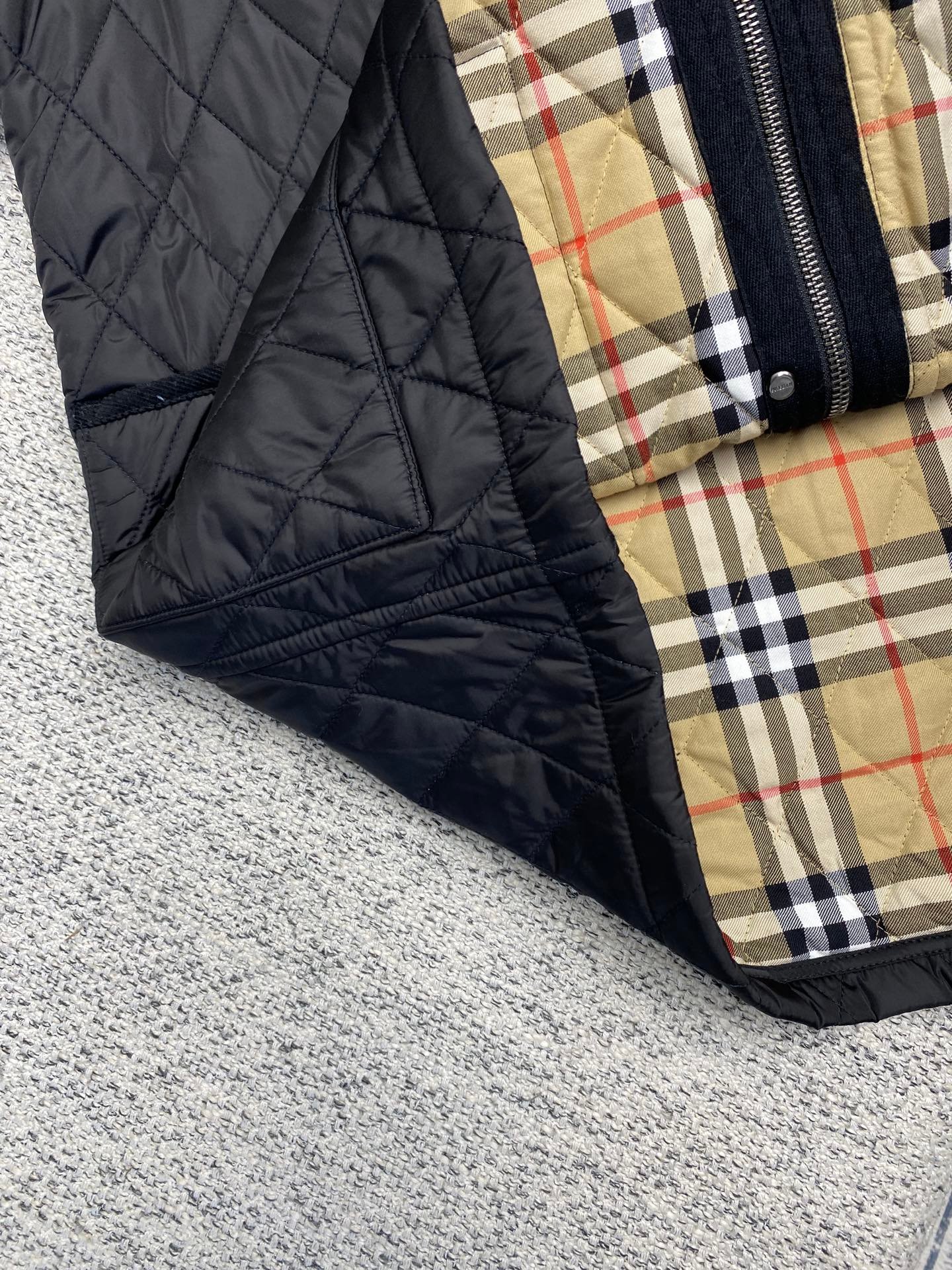 Burberry Stitched Nylon Barn Jacket 91902 - Image 6