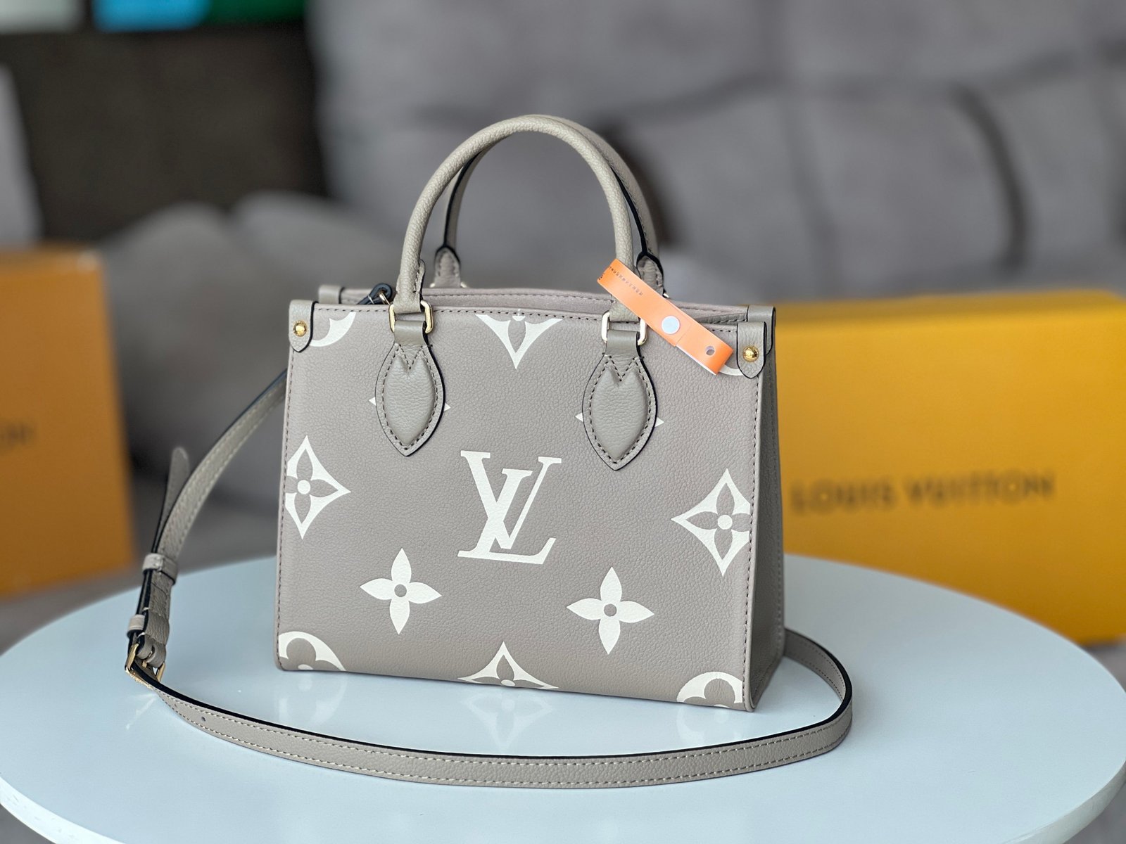 LOUIS VUITTON Empreinte Monogram Giant Bag L92101 - Image 2
