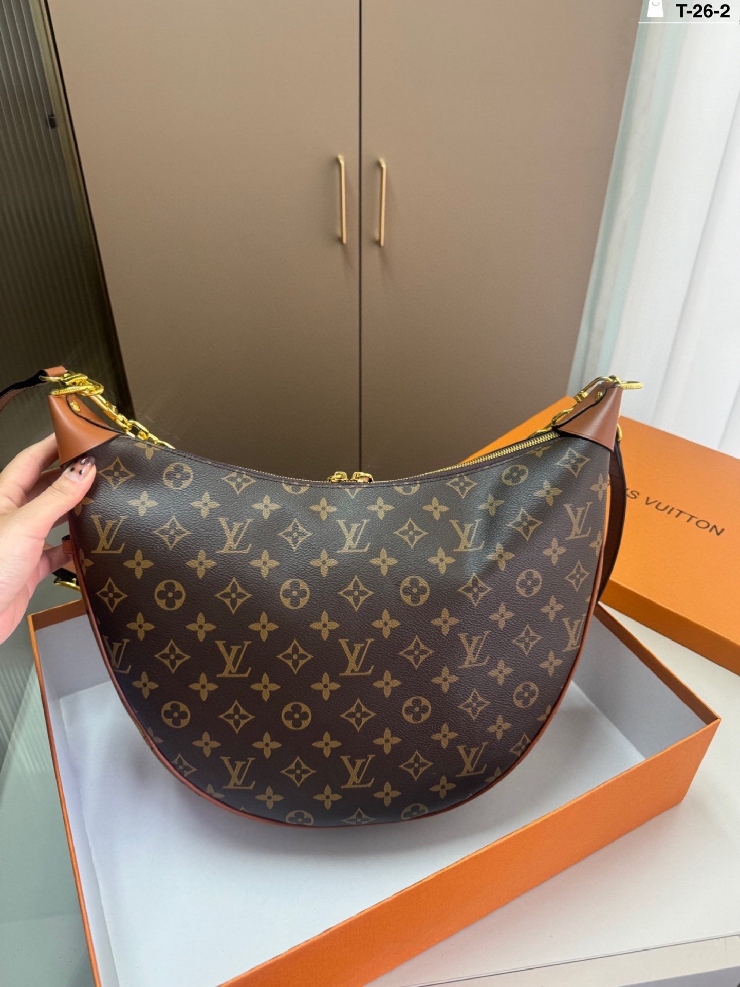 LV Large Crescent-shaped Pea Dumpling L92205 - Image 3