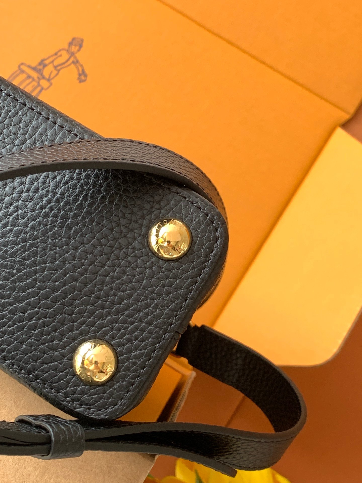 Louis Vuitton black with shiny python gold L92303 - Image 7
