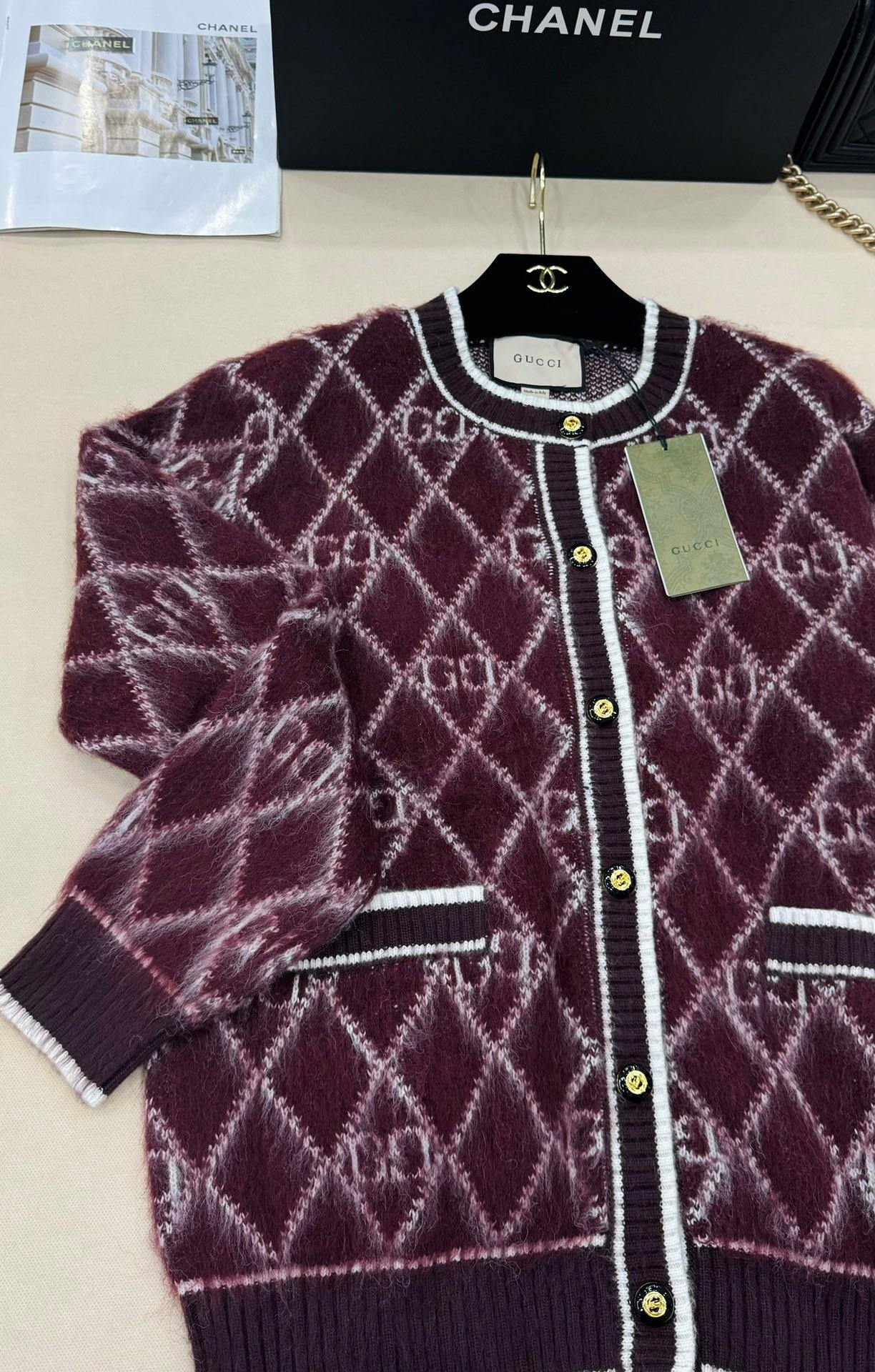 Gucci knitted round-neck sweater with long sleeves D92902 - Image 4