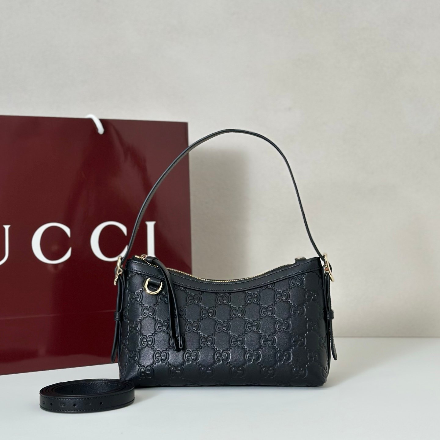 GUCCI embossed bucket bag L102404 - Image 3