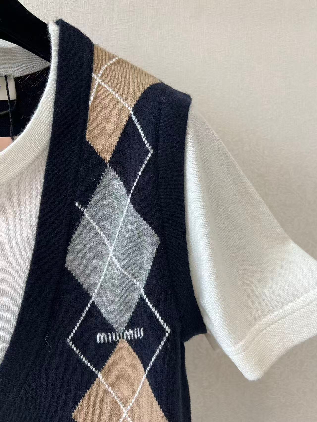 MIU MIU | Cashmere Argyle Short Sleeve Sweater d100604 - Image 4