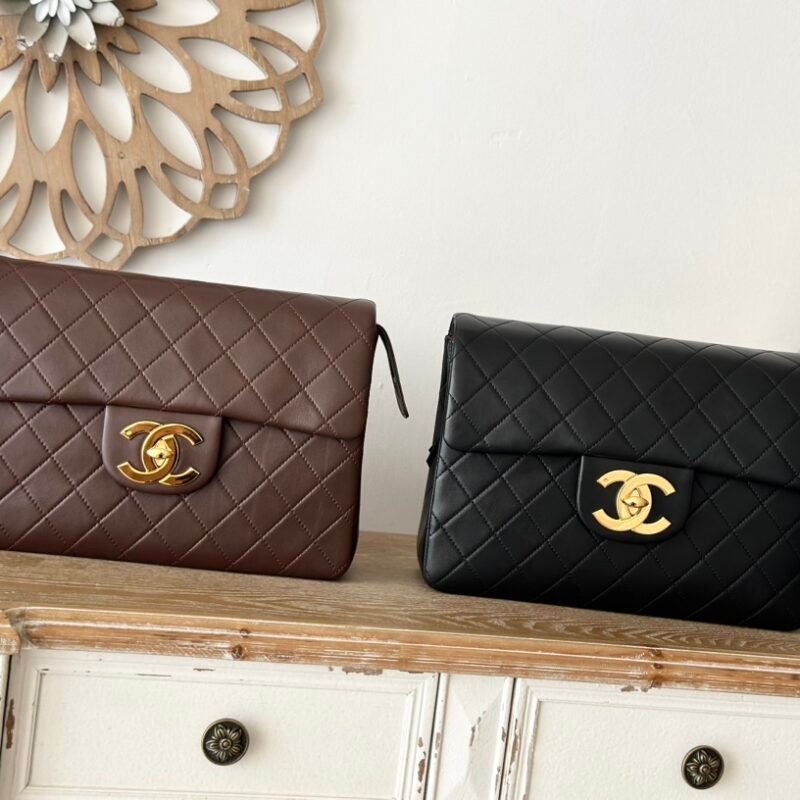 CHANEL Retro quilted single-layer flap leather handbag L100902