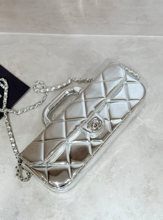 CHANEL Leather handle lid bag L101406 - Image 5