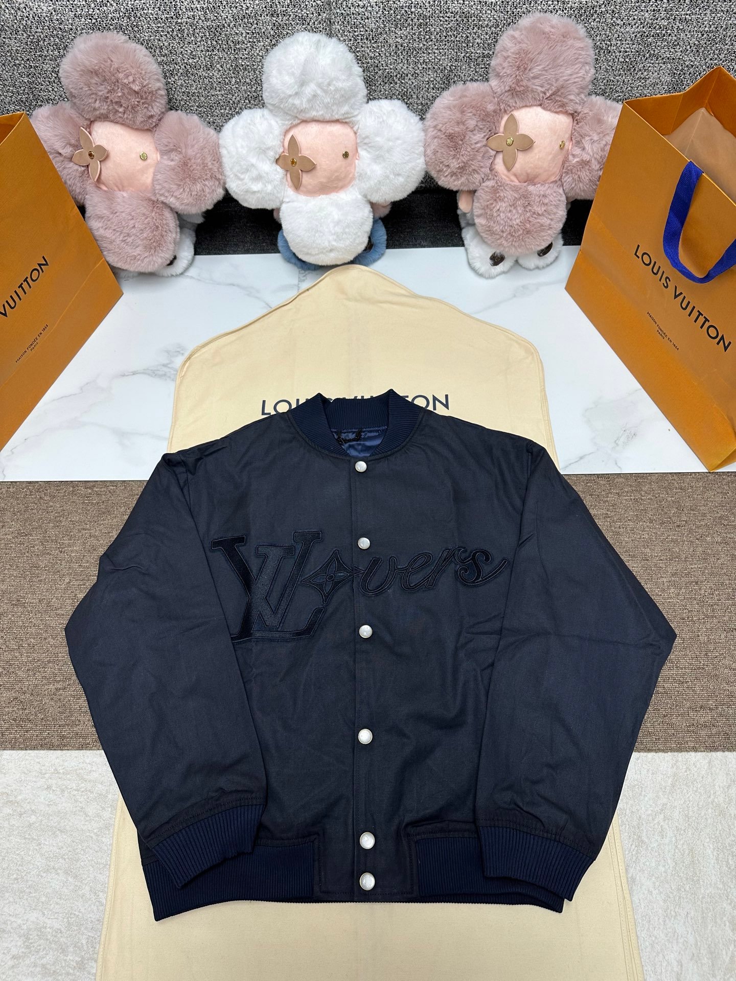 LV Letter Patch Embroidered Pearl Button-down Padded Jacket 100901
