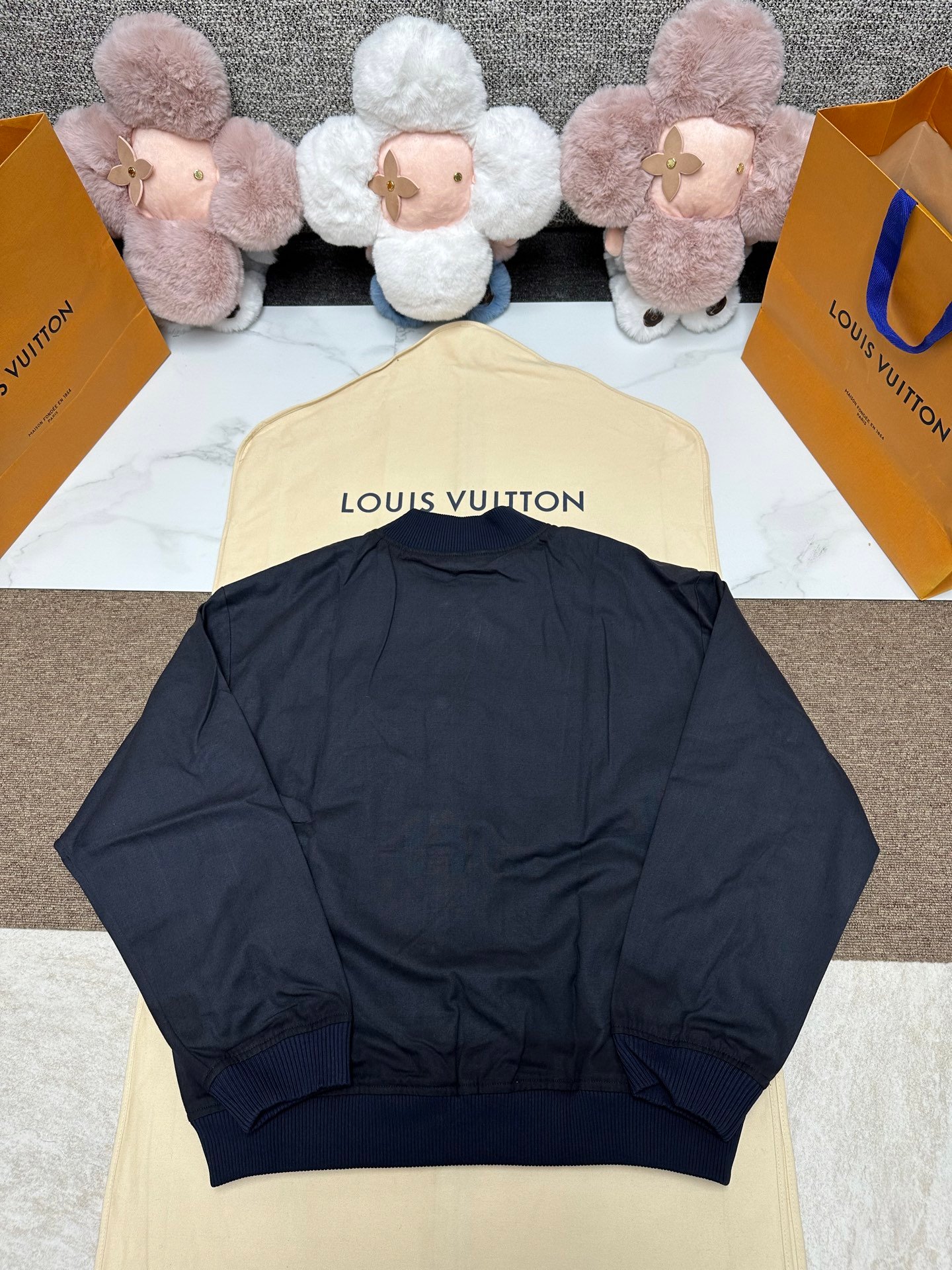 LV Letter Patch Embroidered Pearl Button-down Padded Jacket 100901 - Image 3