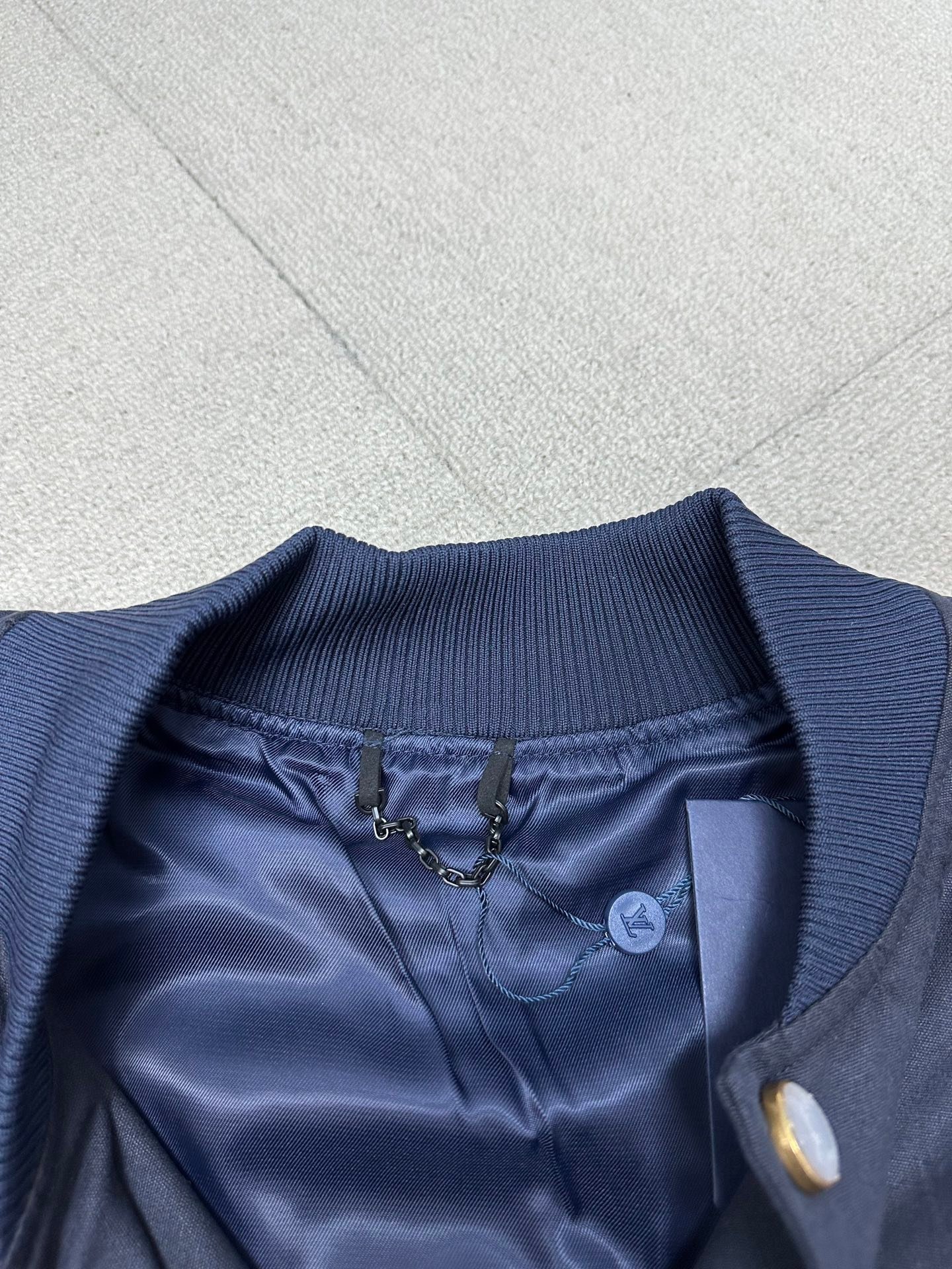 LV Letter Patch Embroidered Pearl Button-down Padded Jacket 100901 - Image 4