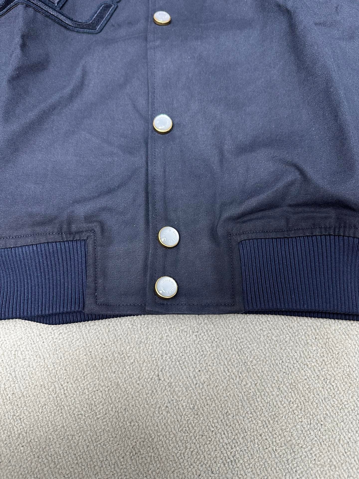 LV Letter Patch Embroidered Pearl Button-down Padded Jacket 100901 - Image 5