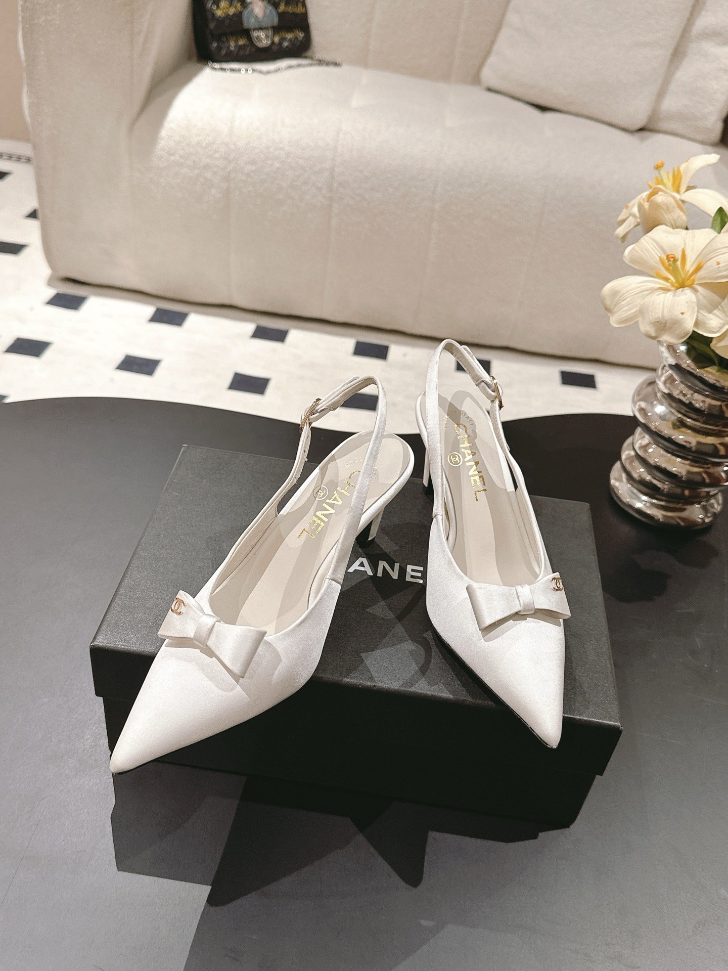 Chanel bow heel shoes L101801 - Image 5