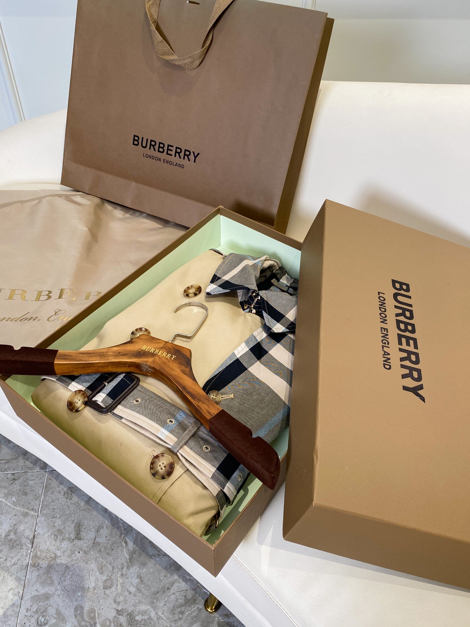 Burberry trench coat D101802 - Image 5