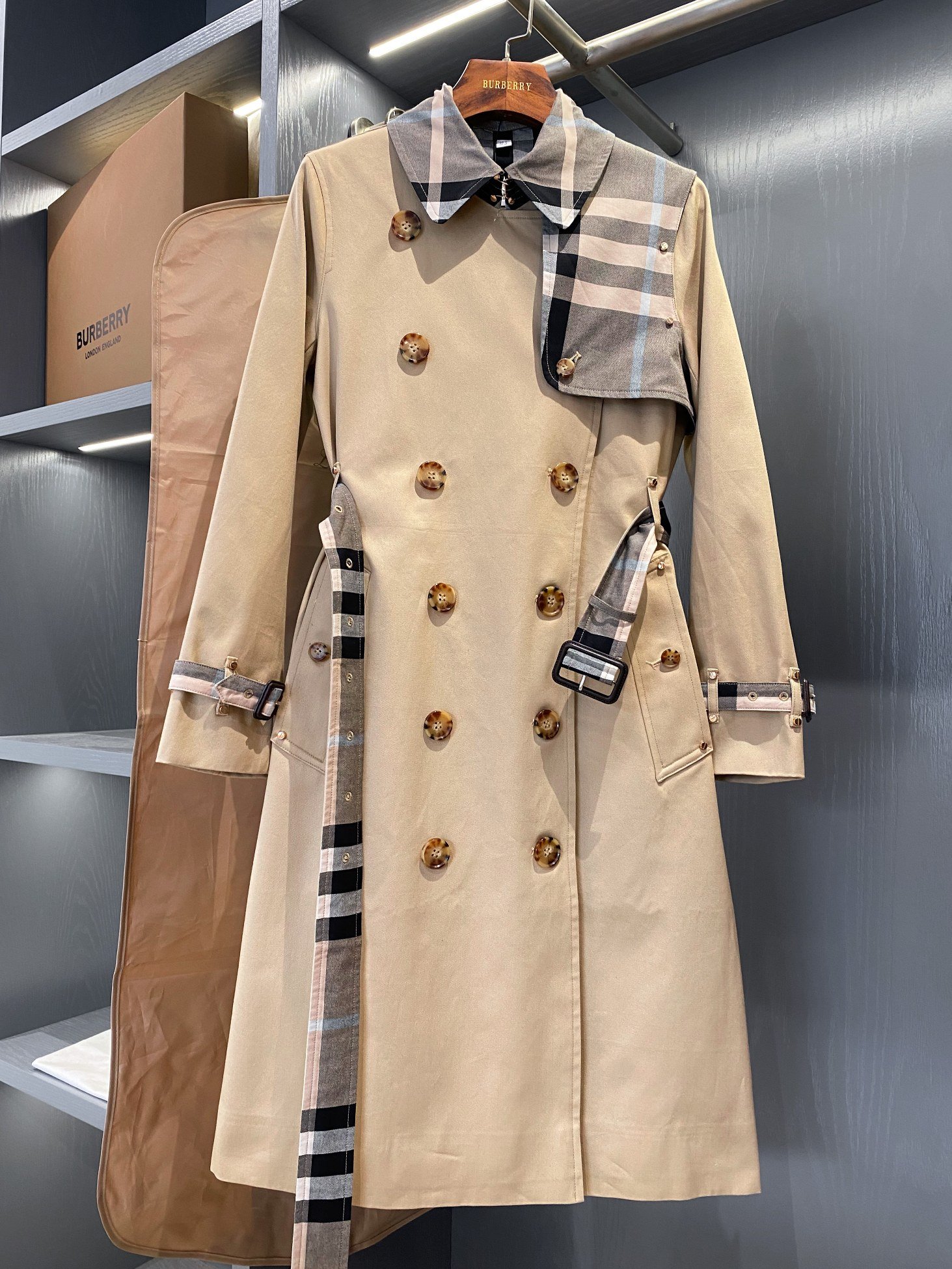 Burberry trench coat D101802 - Image 3