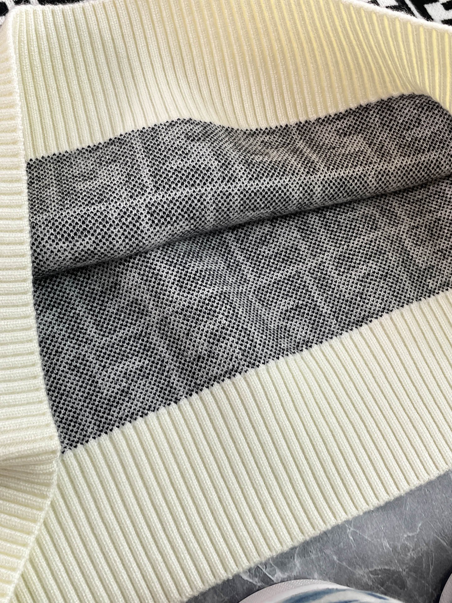 Fendi sweater 102003 - Image 6