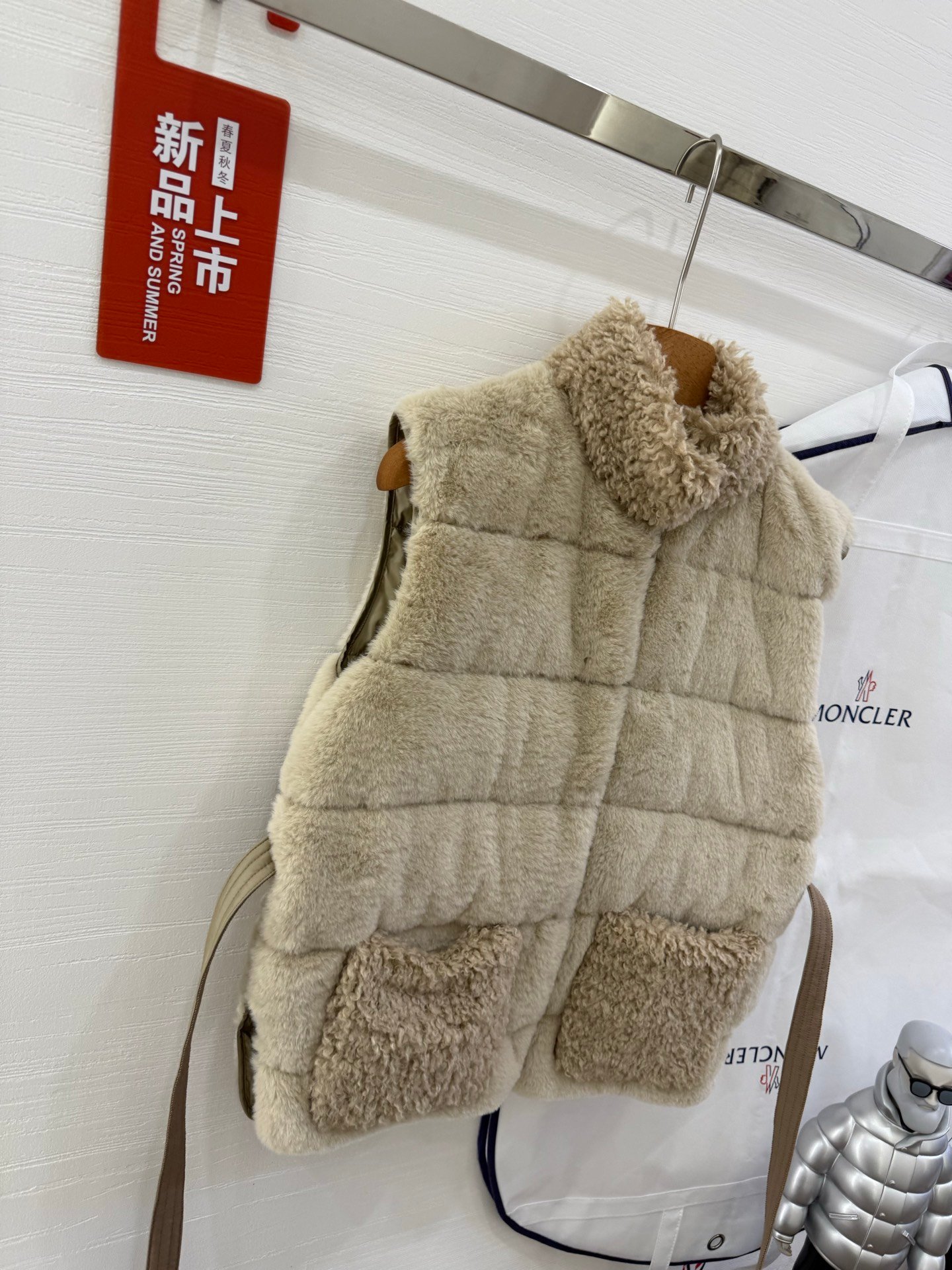 Moncler down jacket D102204 - Image 3