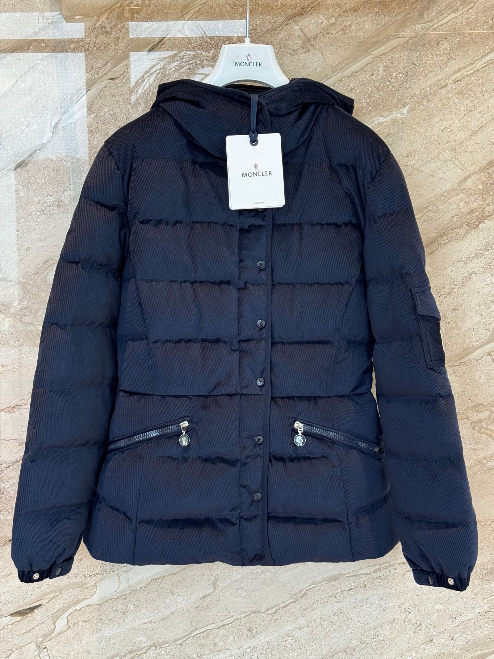 Moncler hooded down jacket D102305