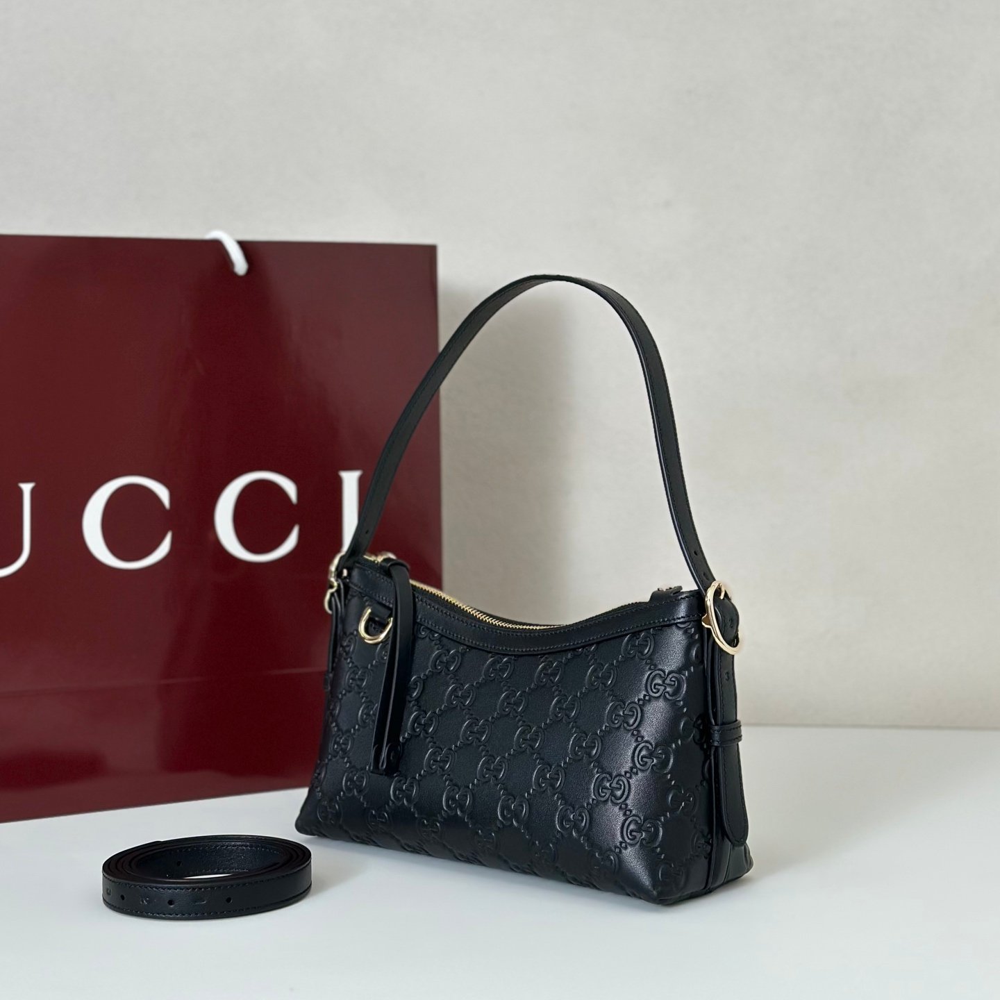 GUCCI embossed bucket bag L102404 - Image 4