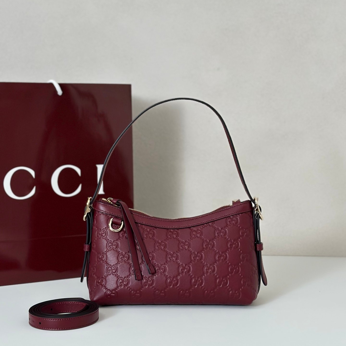 GUCCI embossed bucket bag L102404 - Image 7