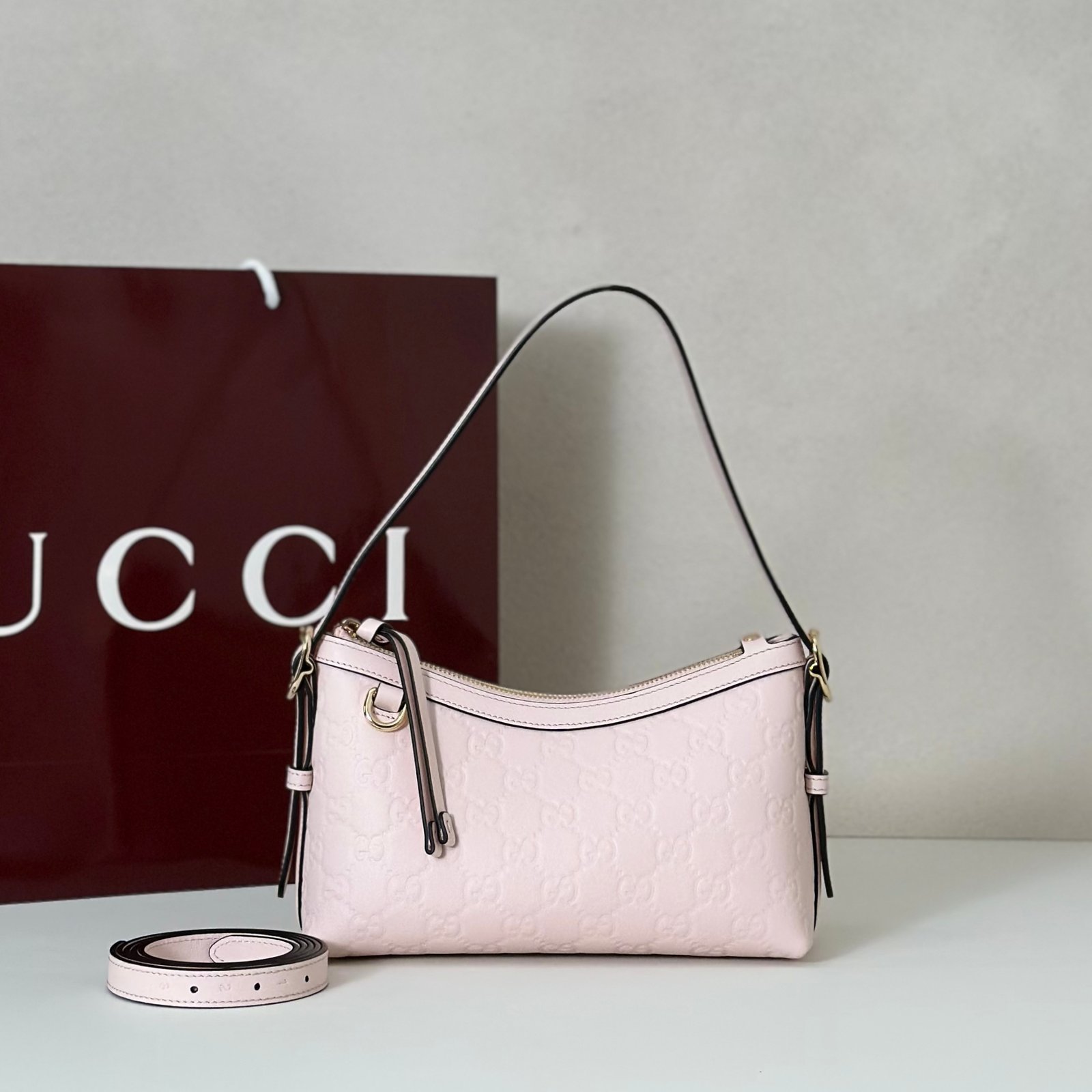 GUCCI embossed bucket bag L102404 - Image 8