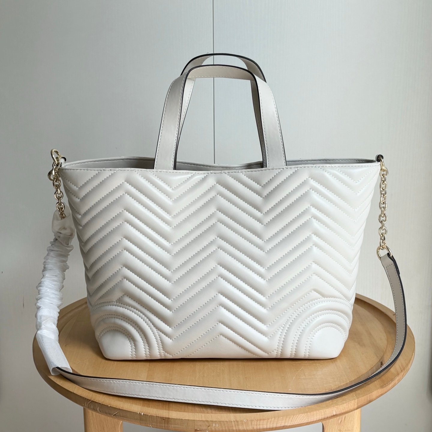 Gucci Betty medium tote bag in Black leather L102502 - Image 5