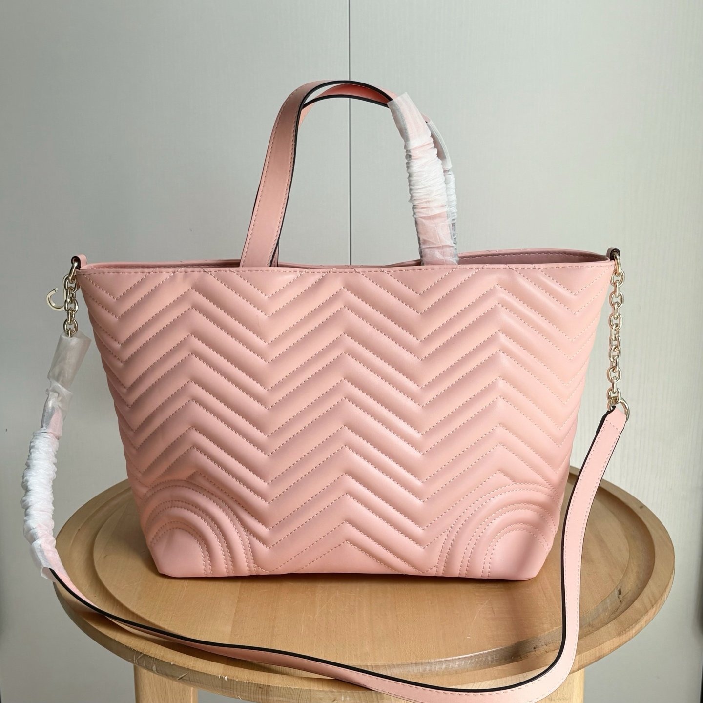 Gucci Betty medium tote bag in Black leather L102502 - Image 7