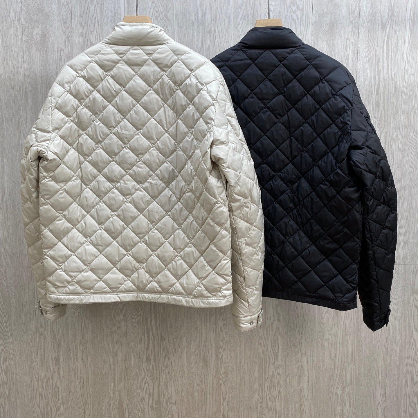 Moncler Oise Diamond Pattern Plaid Short Sleeve Down Jacket 102502 - Image 3
