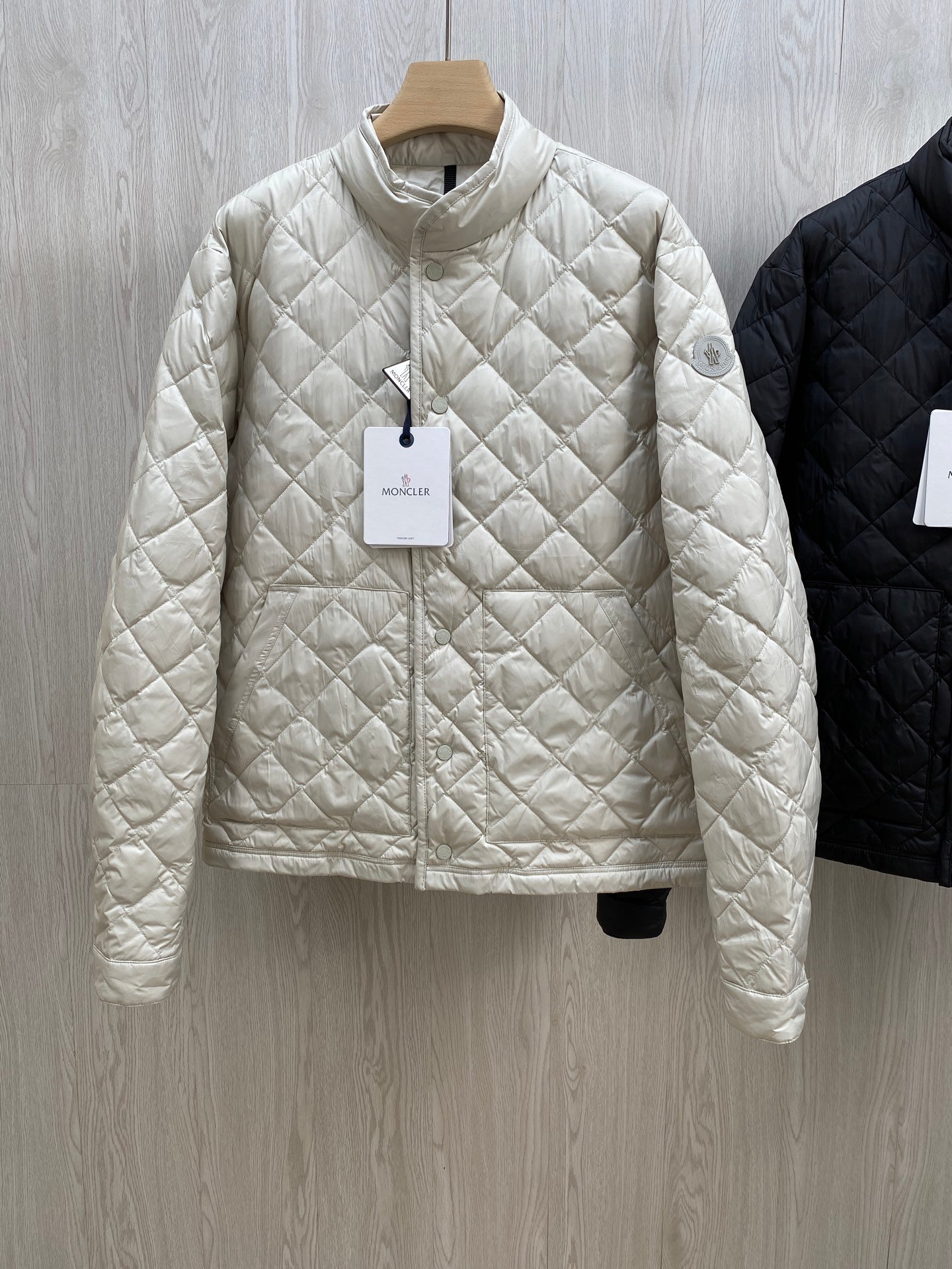 Moncler Oise Diamond Pattern Plaid Short Sleeve Down Jacket 102502 - Image 4