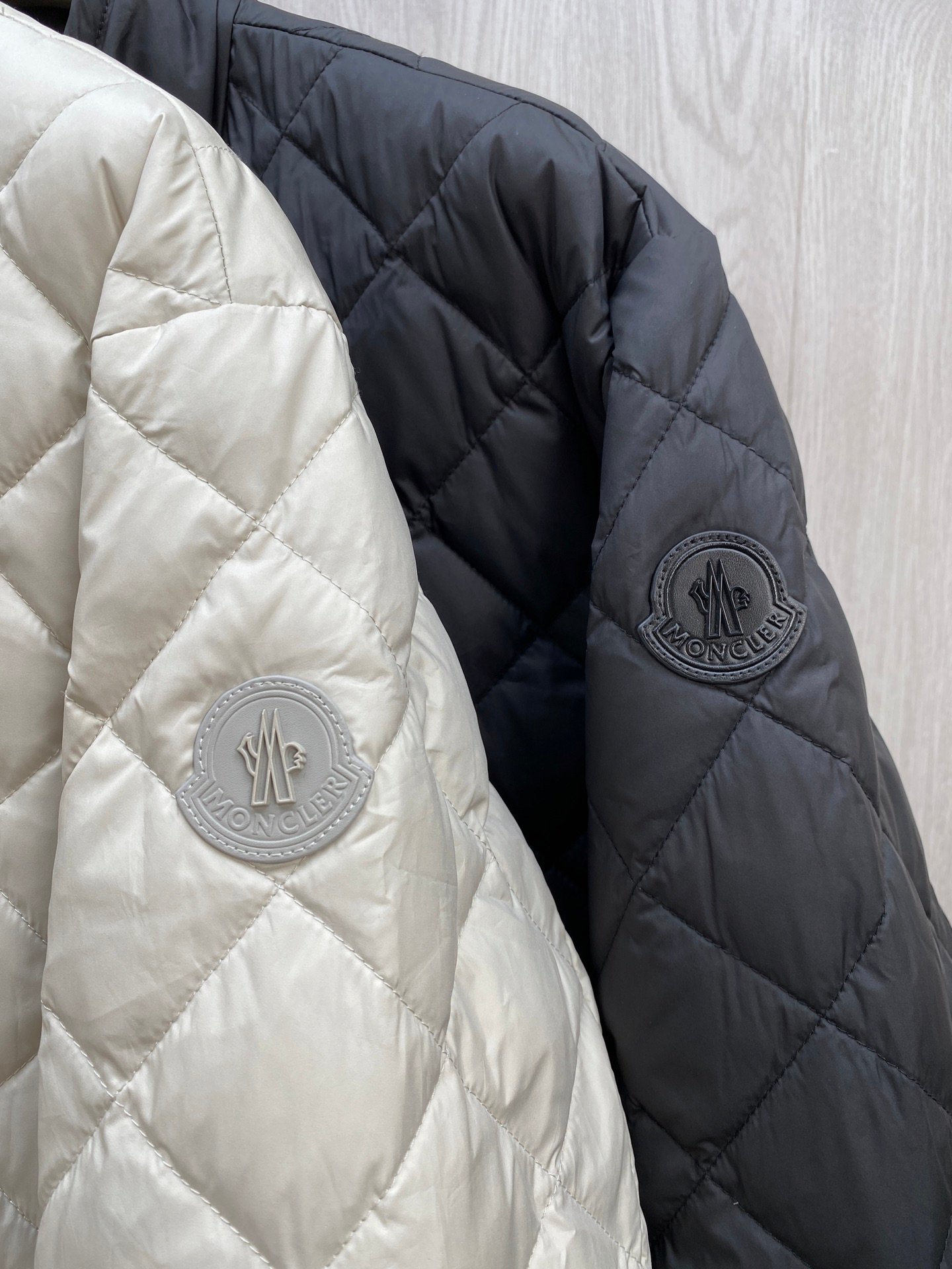 Moncler Oise Diamond Pattern Plaid Short Sleeve Down Jacket 102502 - Image 7